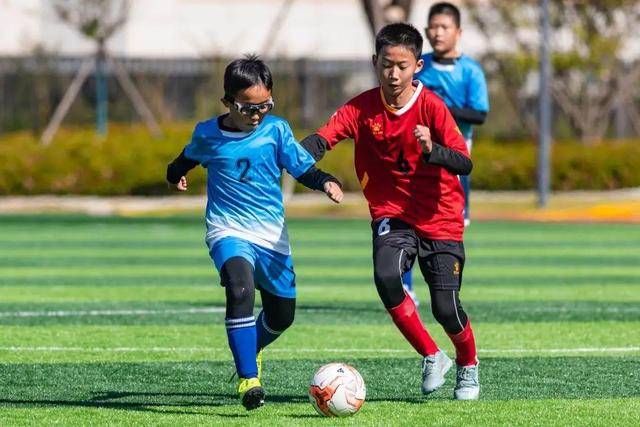 母子年龄相差仅7年，星宇股份披露问题层出不穷